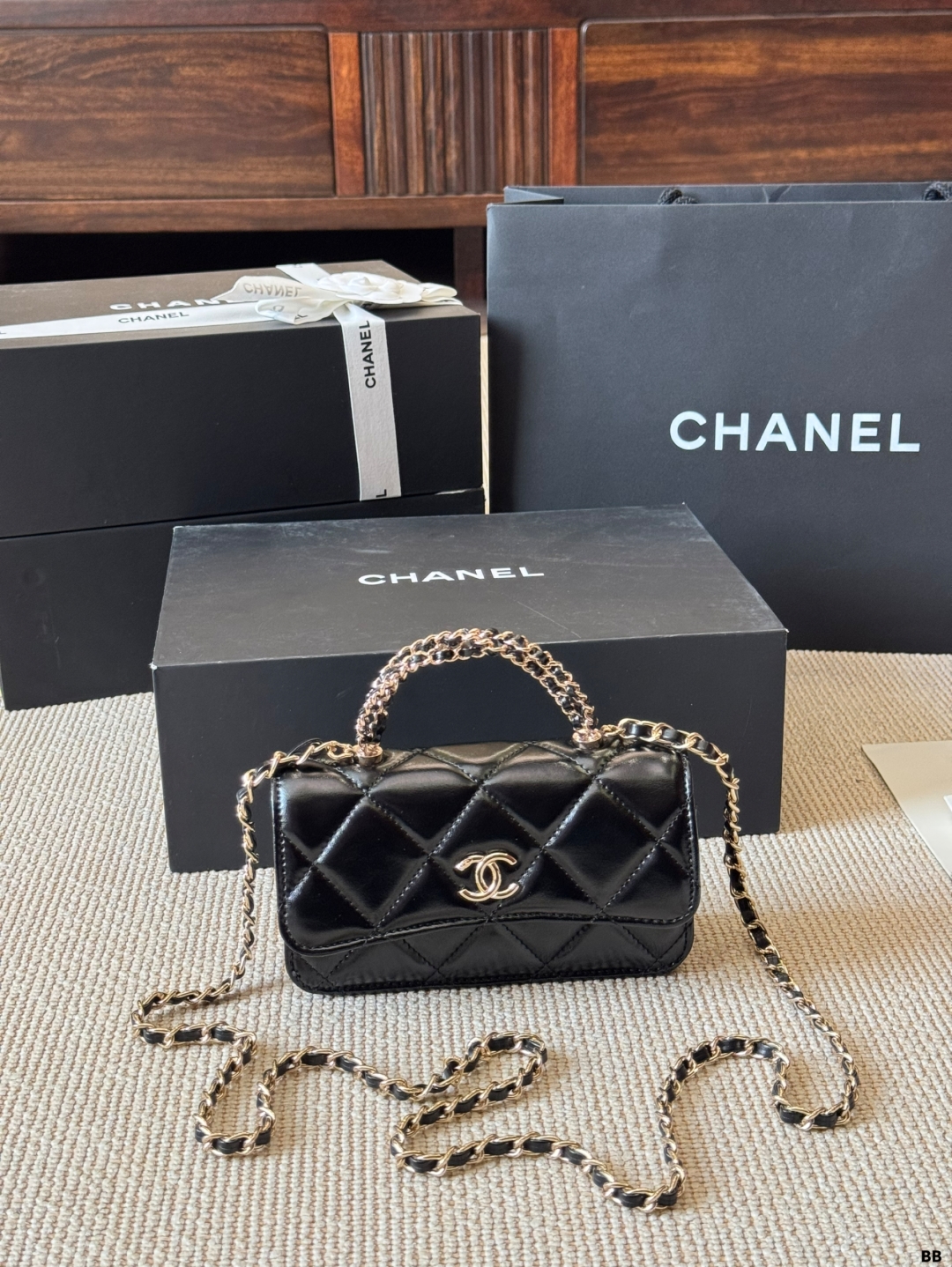 Chanel 24b twist chain handle shoulder bag