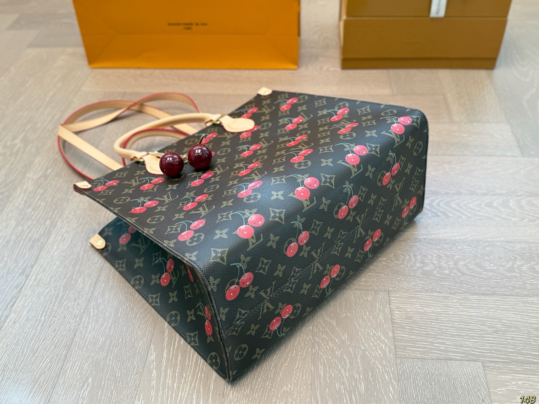 LV & Takashi Murakami co-branded series tote bag