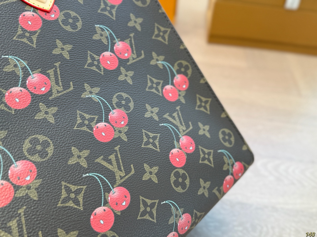 LV & Takashi Murakami co-branded series tote bag