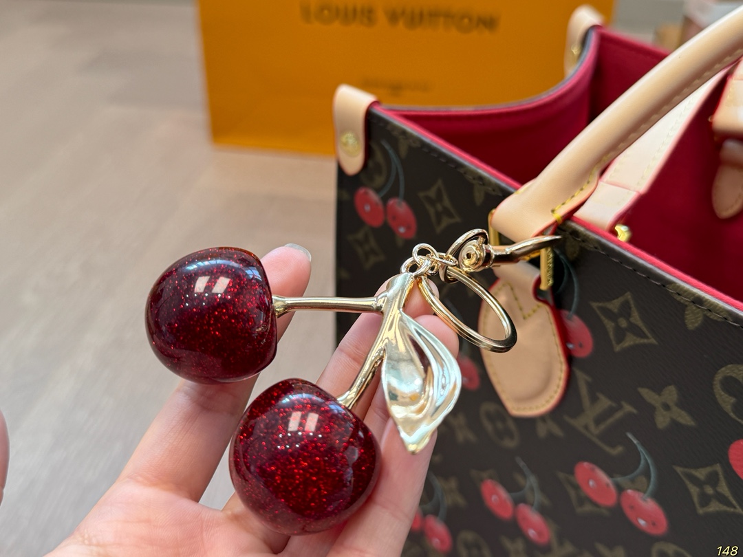 LV & Takashi Murakami co-branded series tote bag