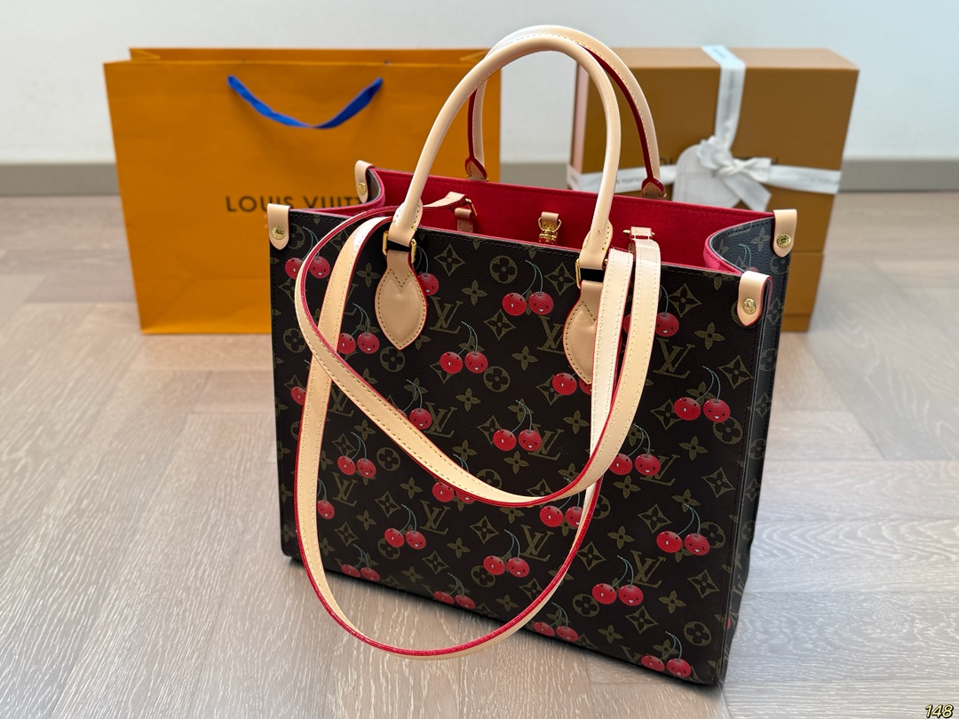 LV & Takashi Murakami co-branded series tote bag