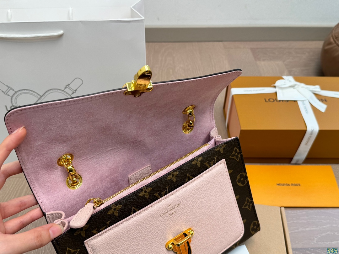 LV victoire chain bag