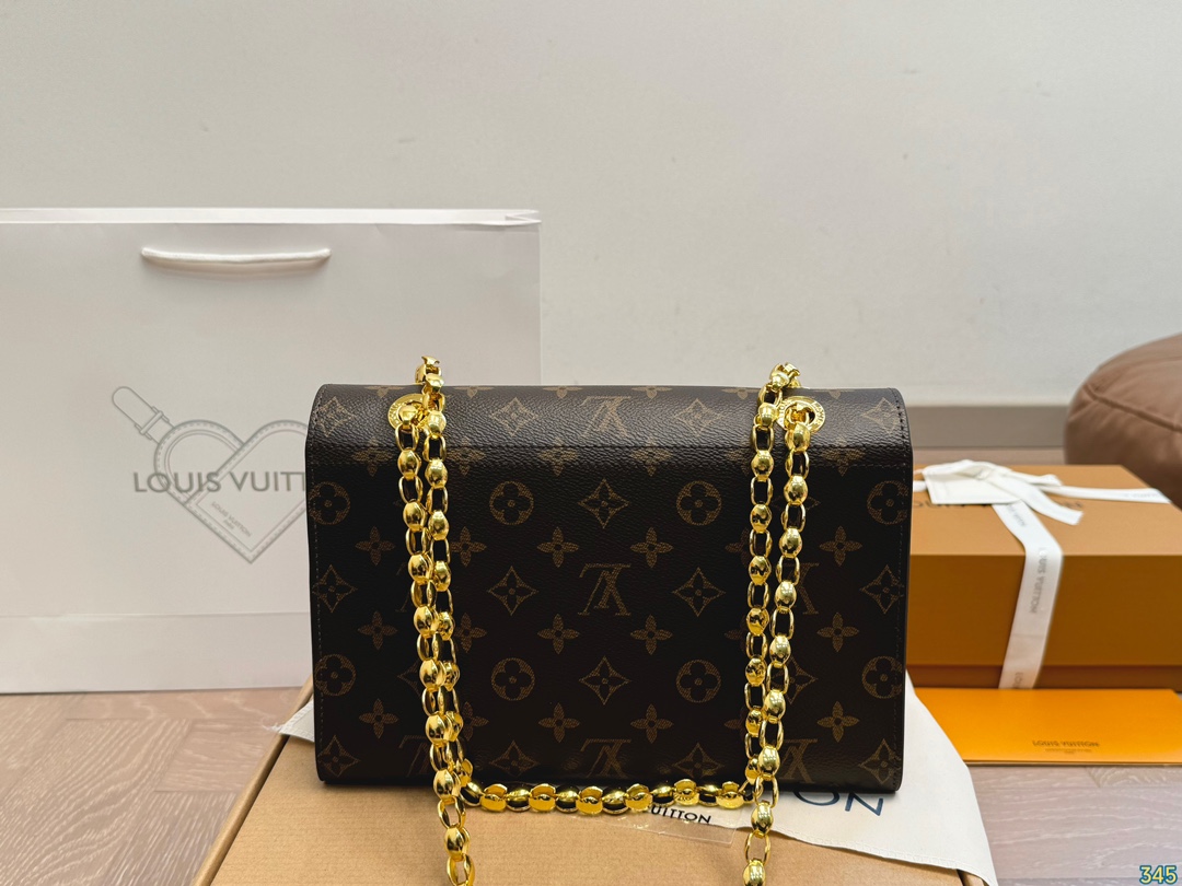 LV victoire chain bag