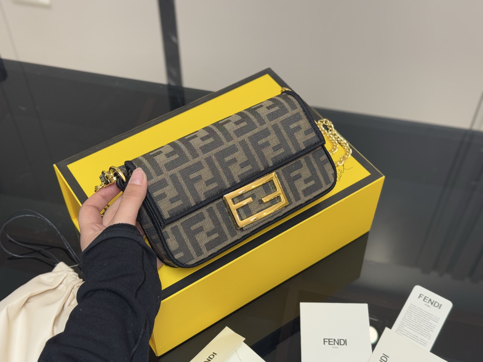 Fendi baguette bag classic fashion