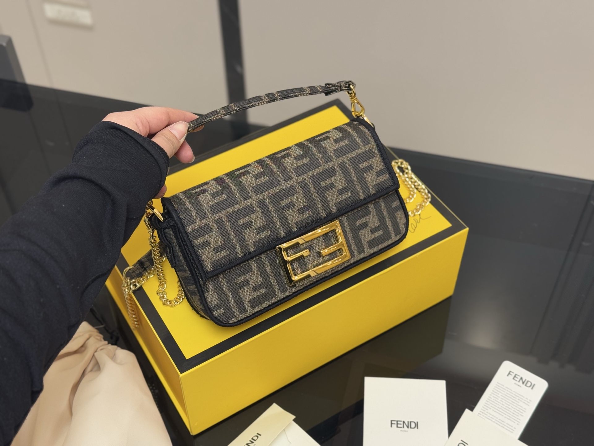 Fendi baguette bag classic fashion