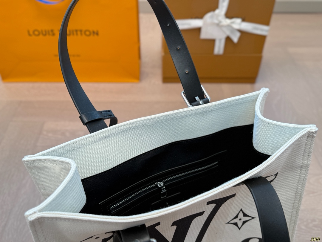 LV canvas bag is fashionable and cute