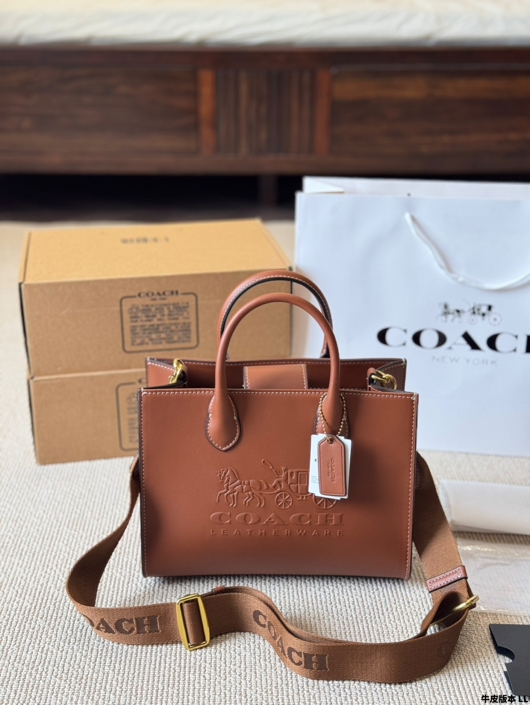 Coach Small Tote Bag is beautiful and practical