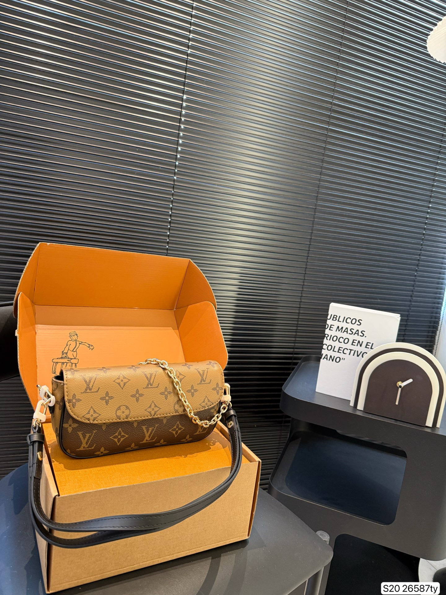 LV ivy underarm bag crossbody bag