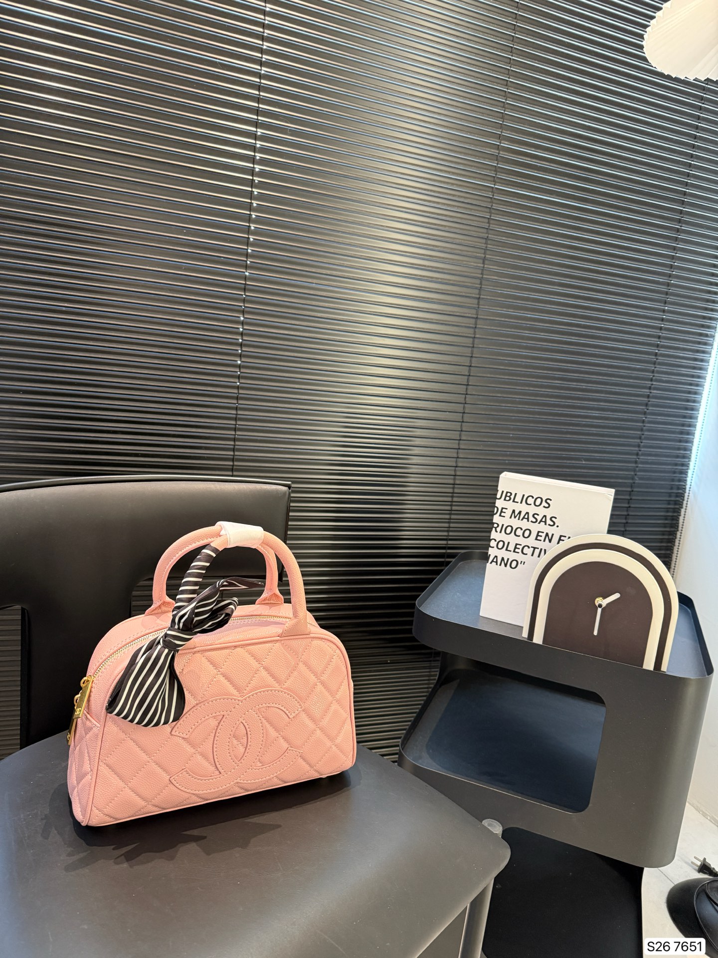 Chanel camera bag is fashionable and versatile