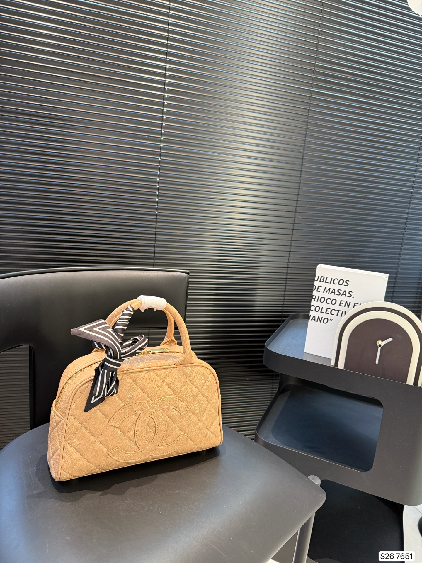 Chanel camera bag is fashionable and versatile