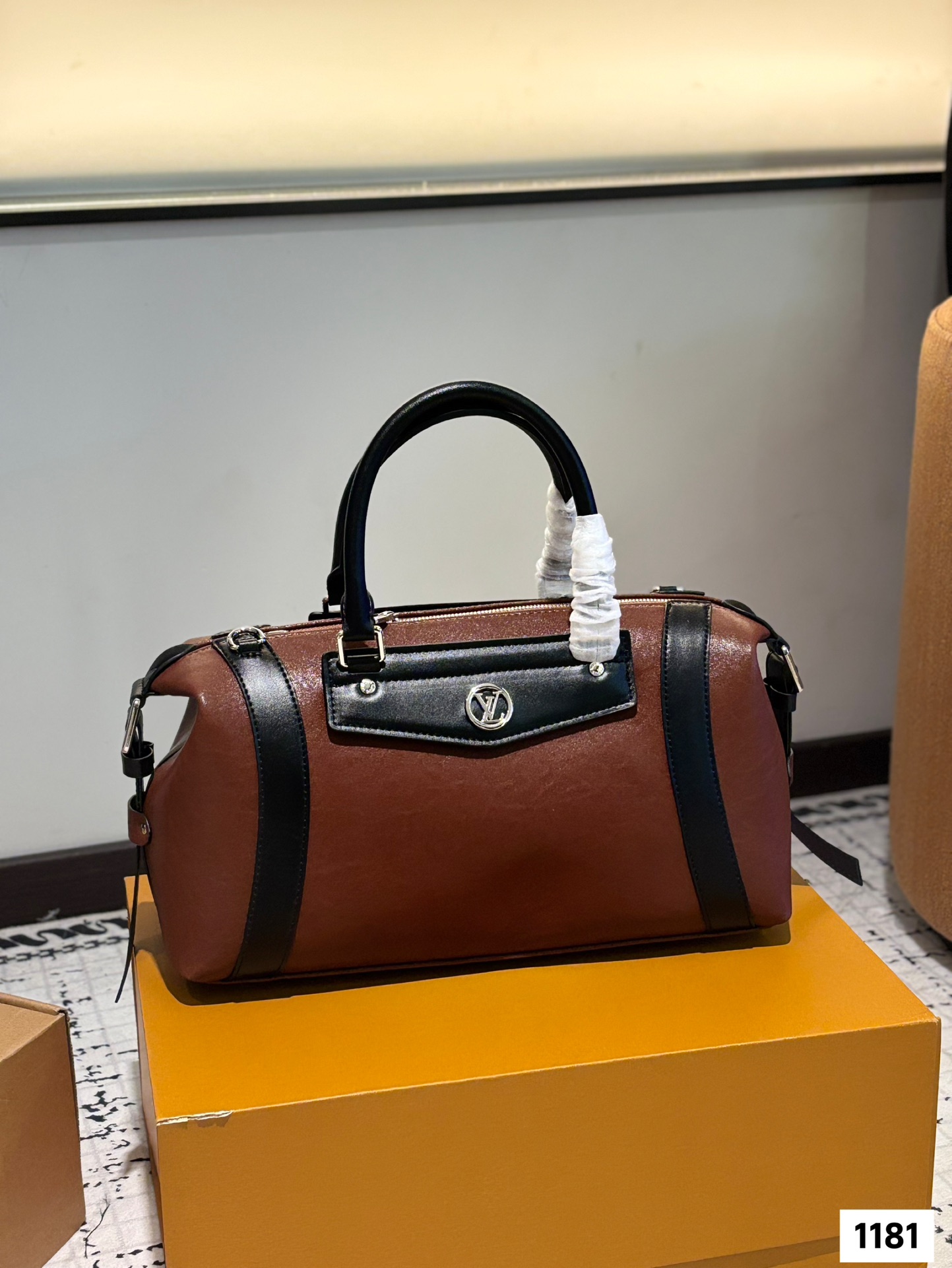 LV new handbags are simple and stylish