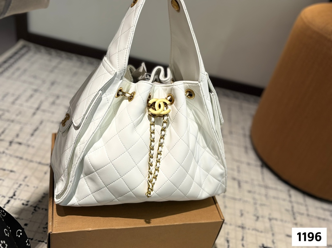 Chanel Tote Bag Fashion Trend