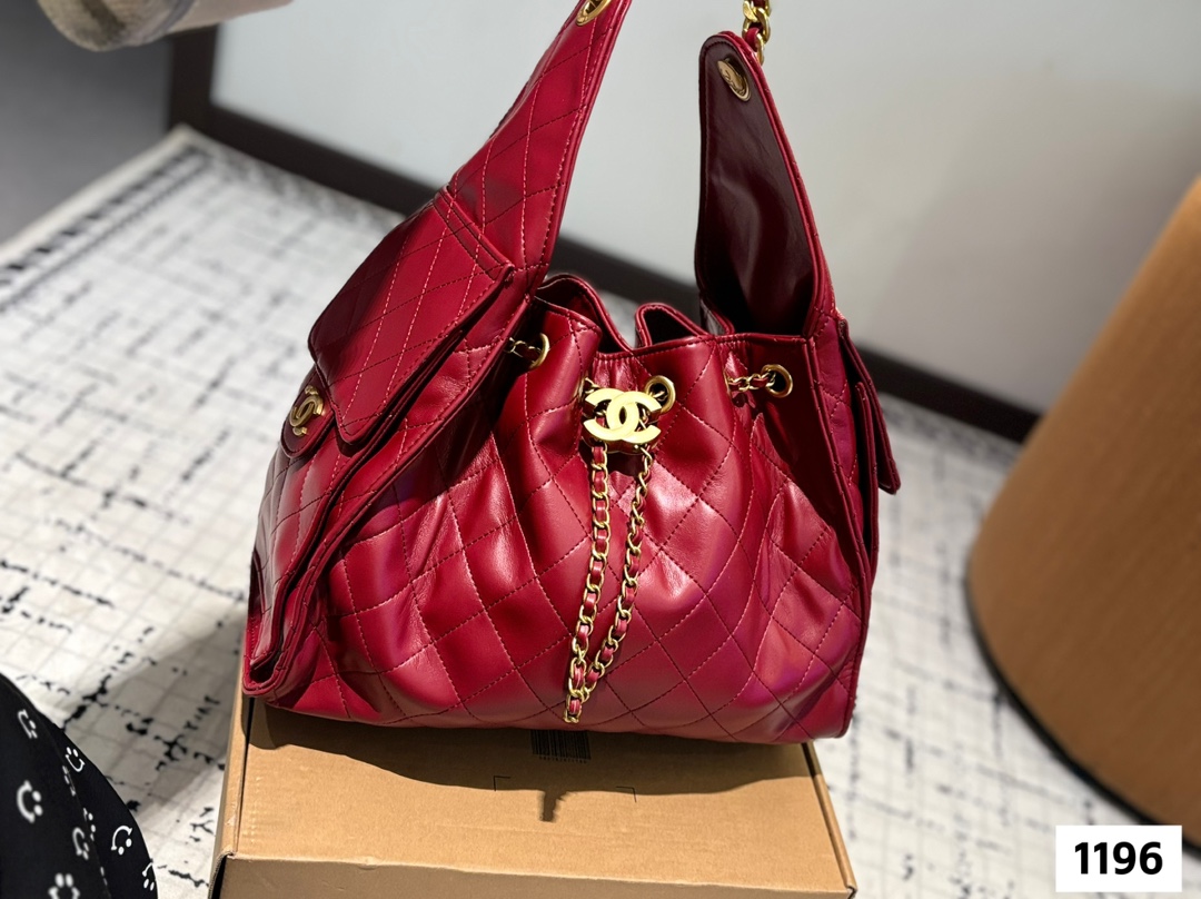 Chanel Tote Bag Fashion Trend