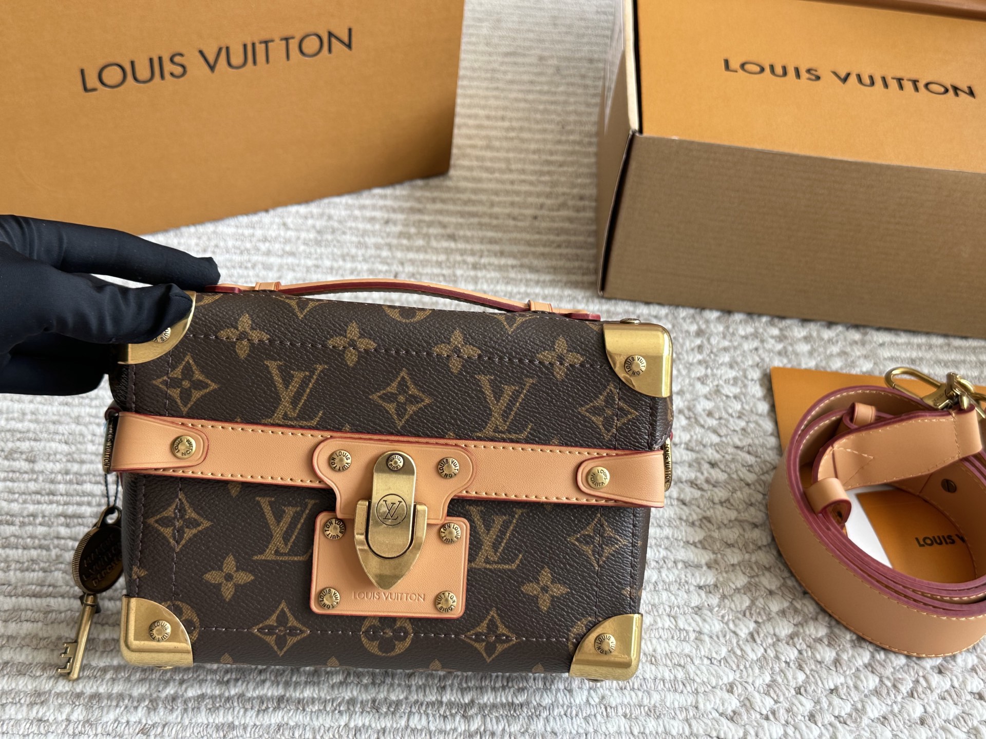 LV men's bag soultrunk box bag