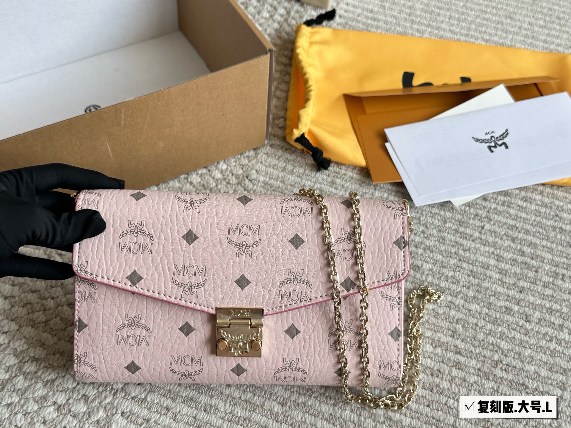 MCM envelope chain bag