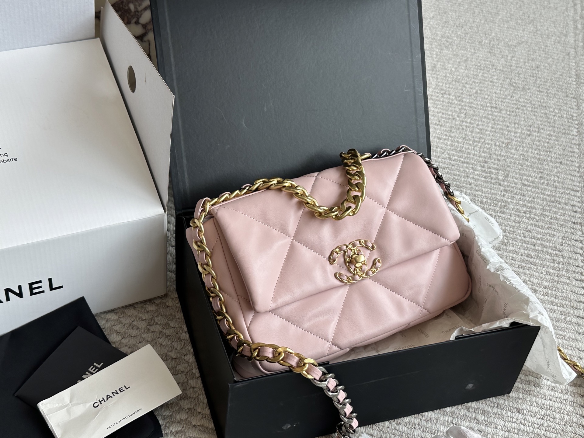 Chanel chain bag high-end texture