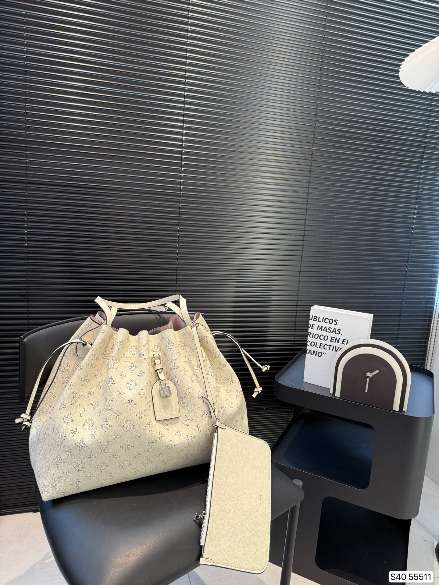 LV simple and stylish tote bag