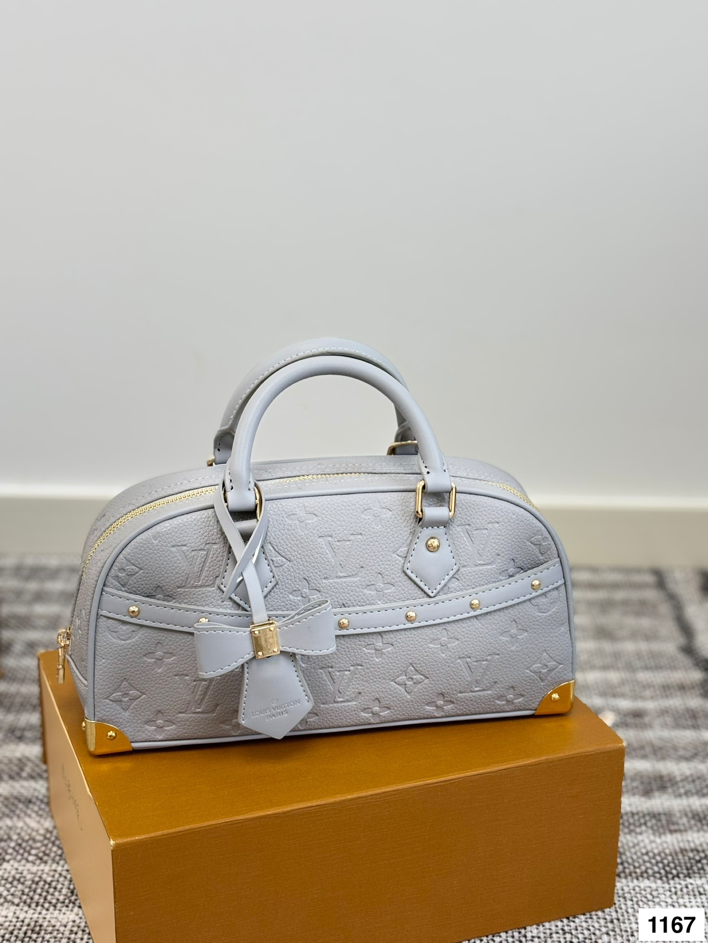 LV simple shell bag