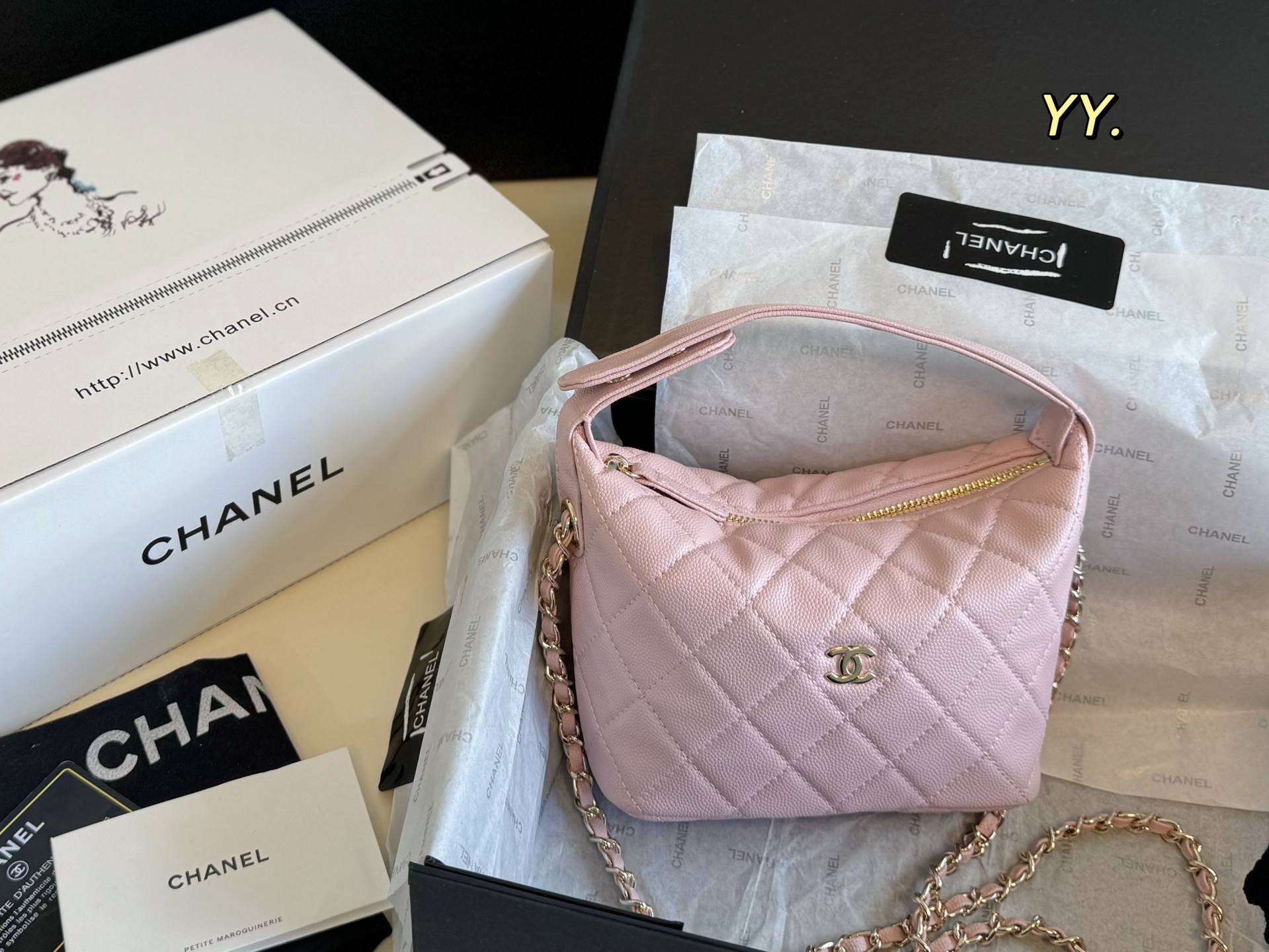 Chanel's new 25c hobo chain lunch box bag