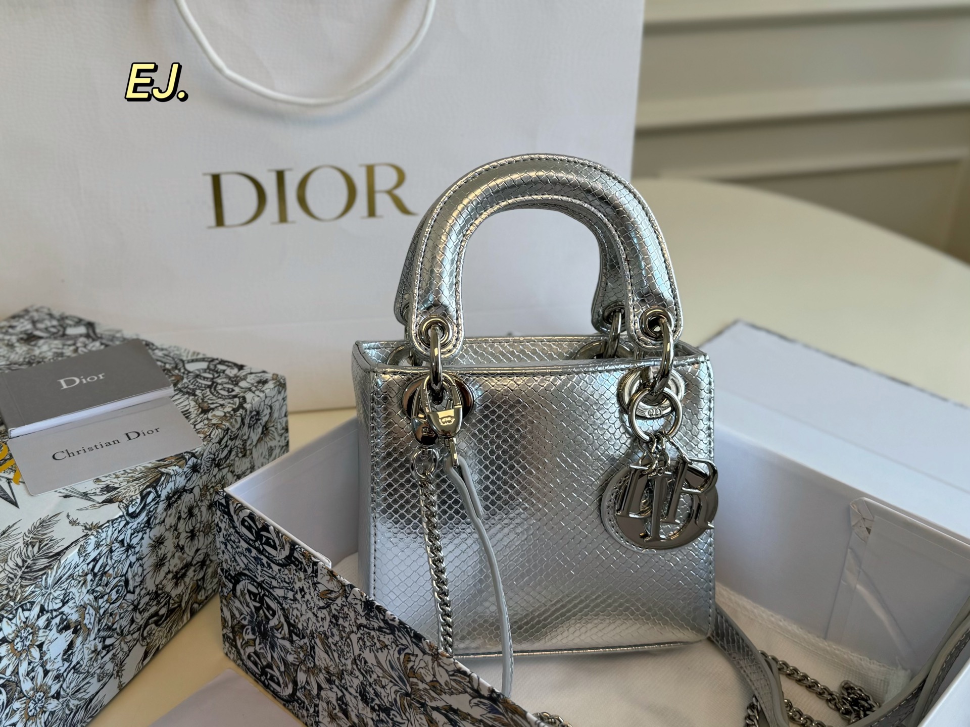 Dior Princess Diana's new handbag