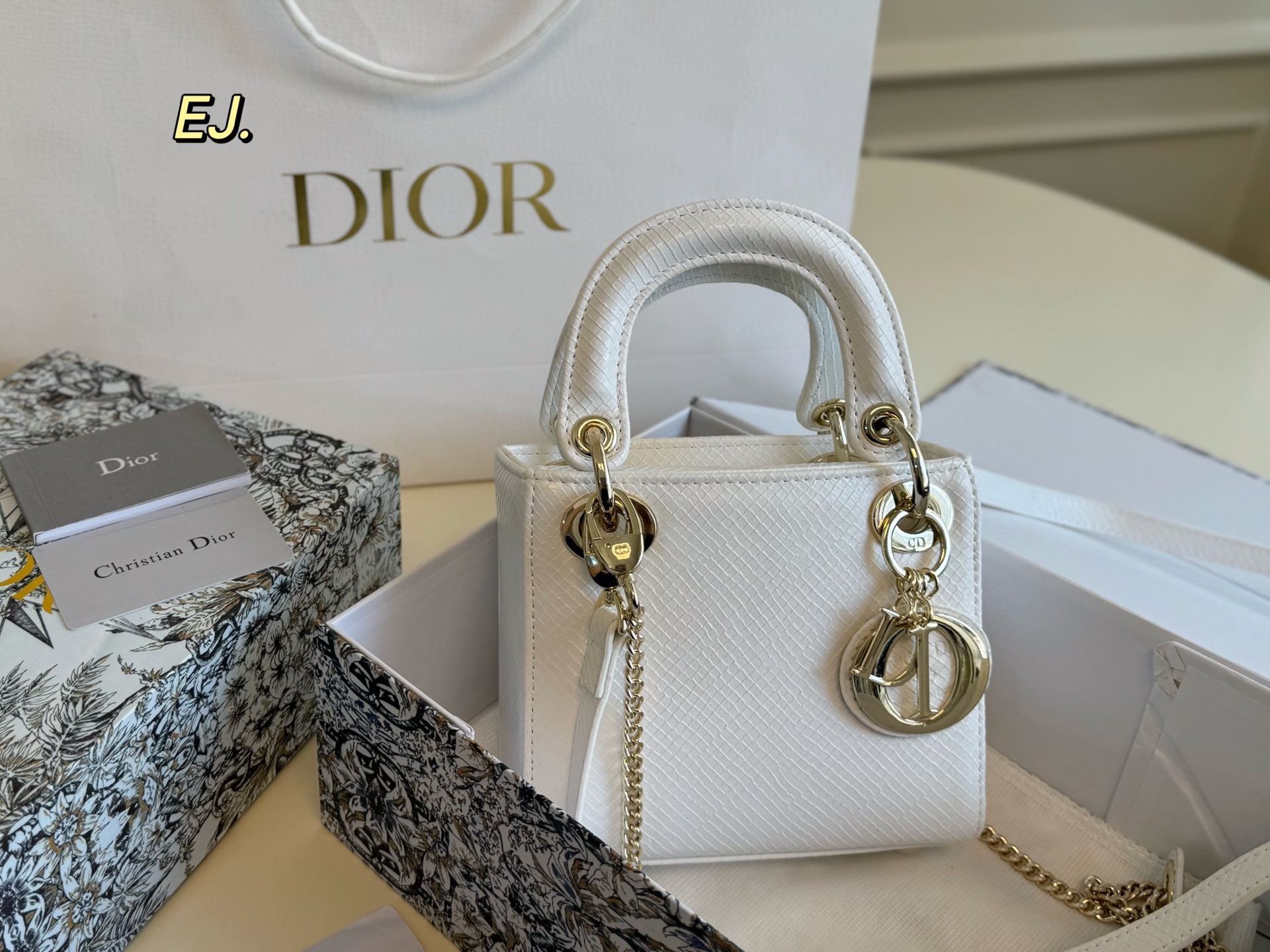 Dior Princess Diana's new handbag