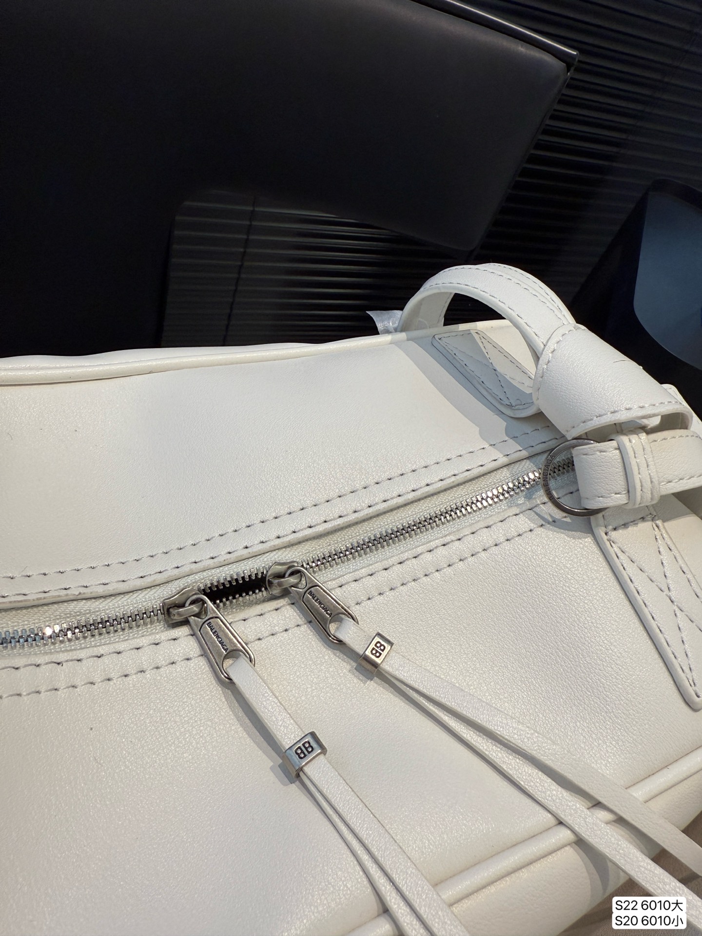 Balenciaga Carrie Underarm Bag