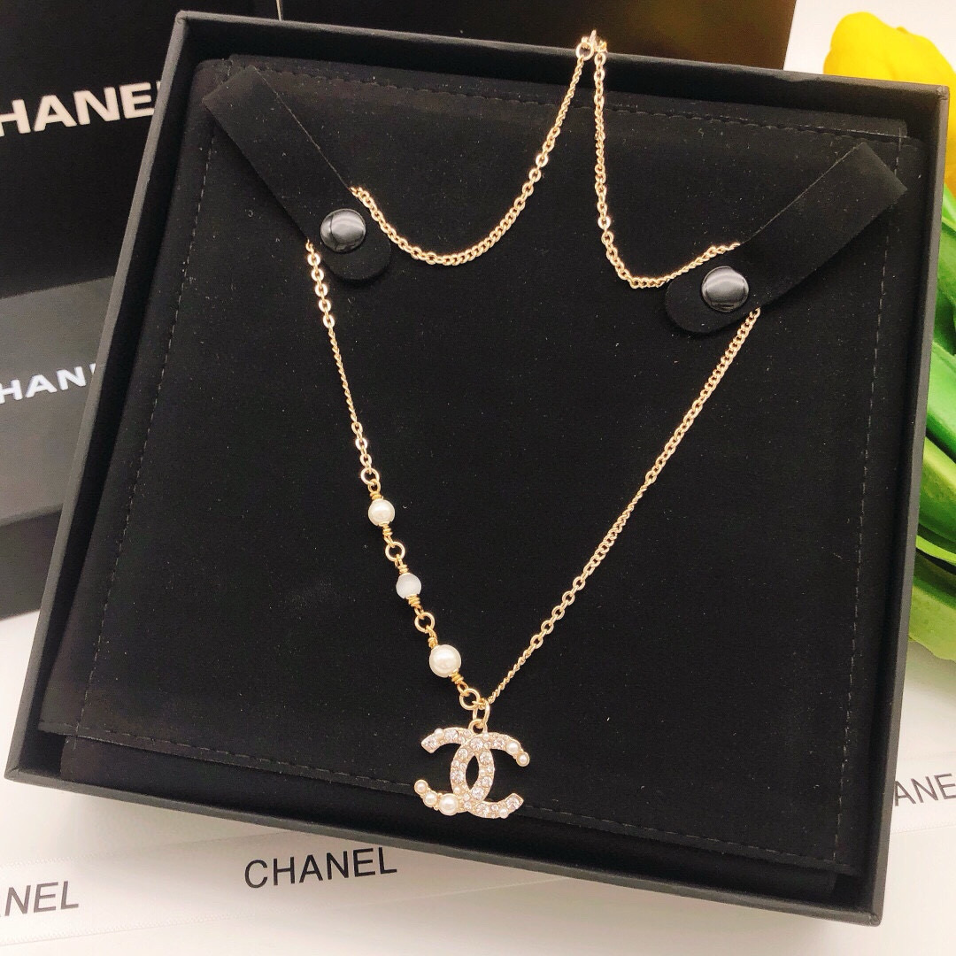 Chanel new pearl necklace
