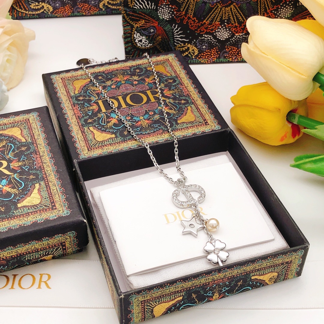 Dior new tassel four-leaf clover star necklace