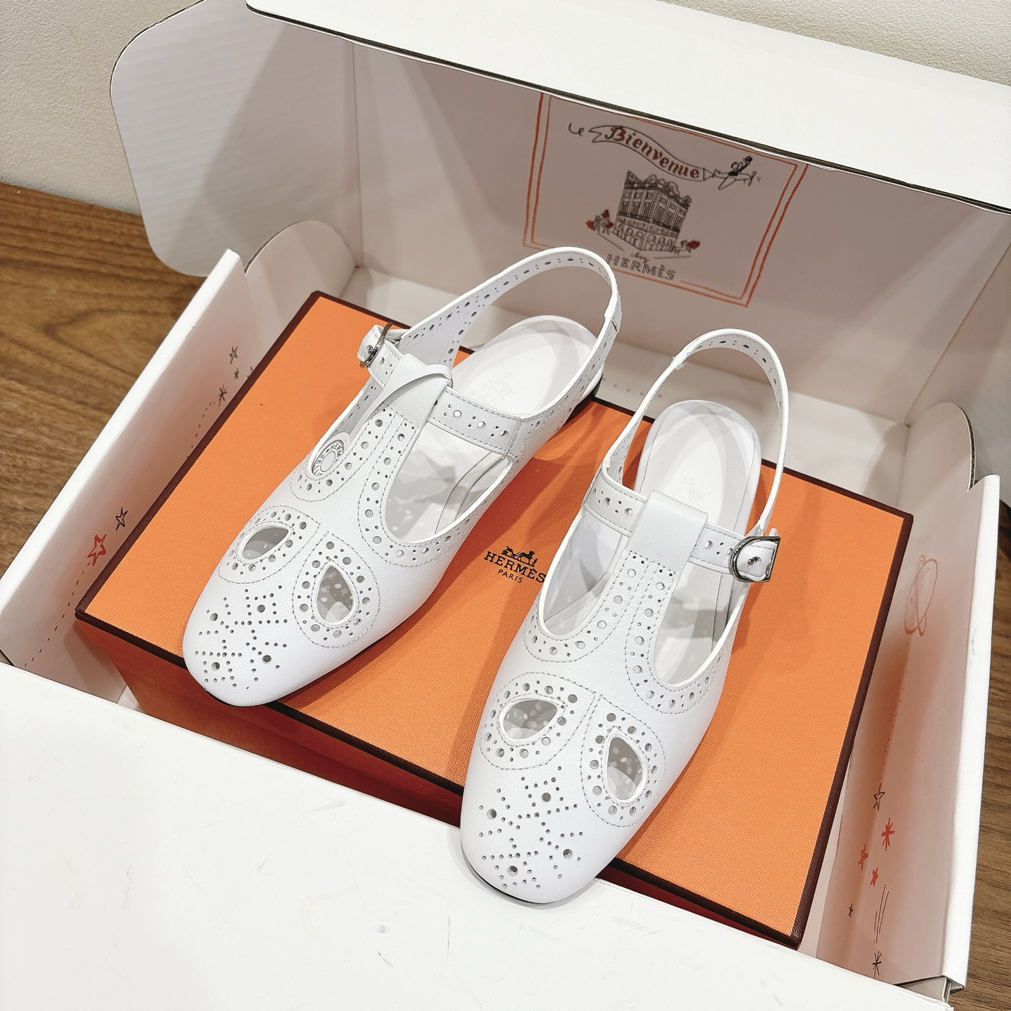Hermès hollow flat sandals