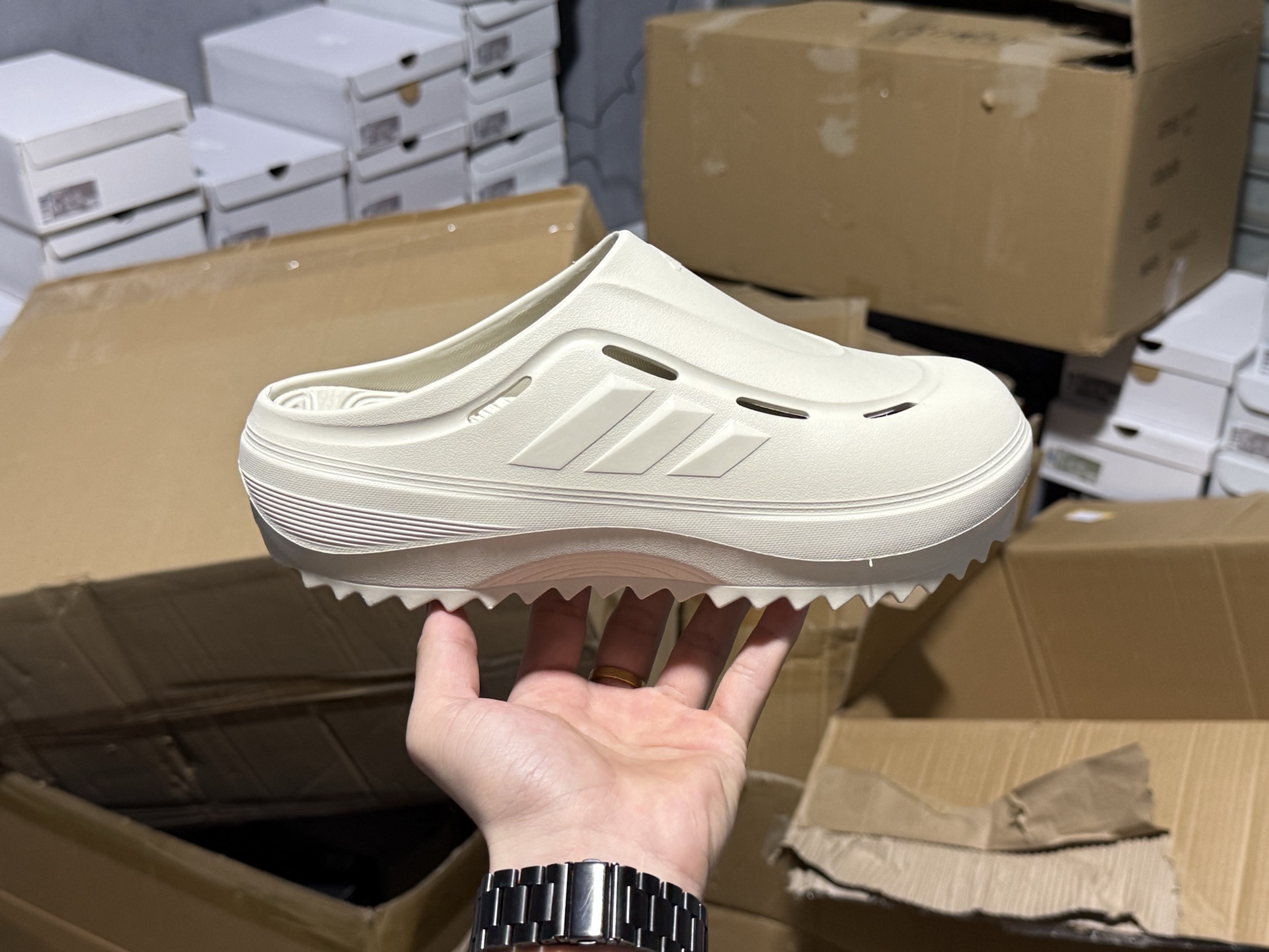 Adidas anti-wear and anti-slip closed toe slippers