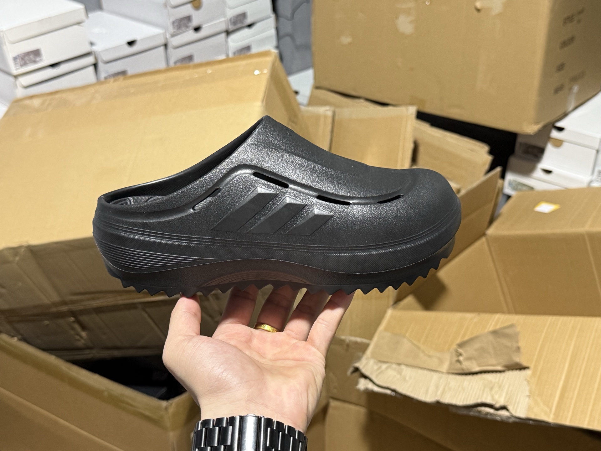 Adidas anti-wear and anti-slip closed toe slippers