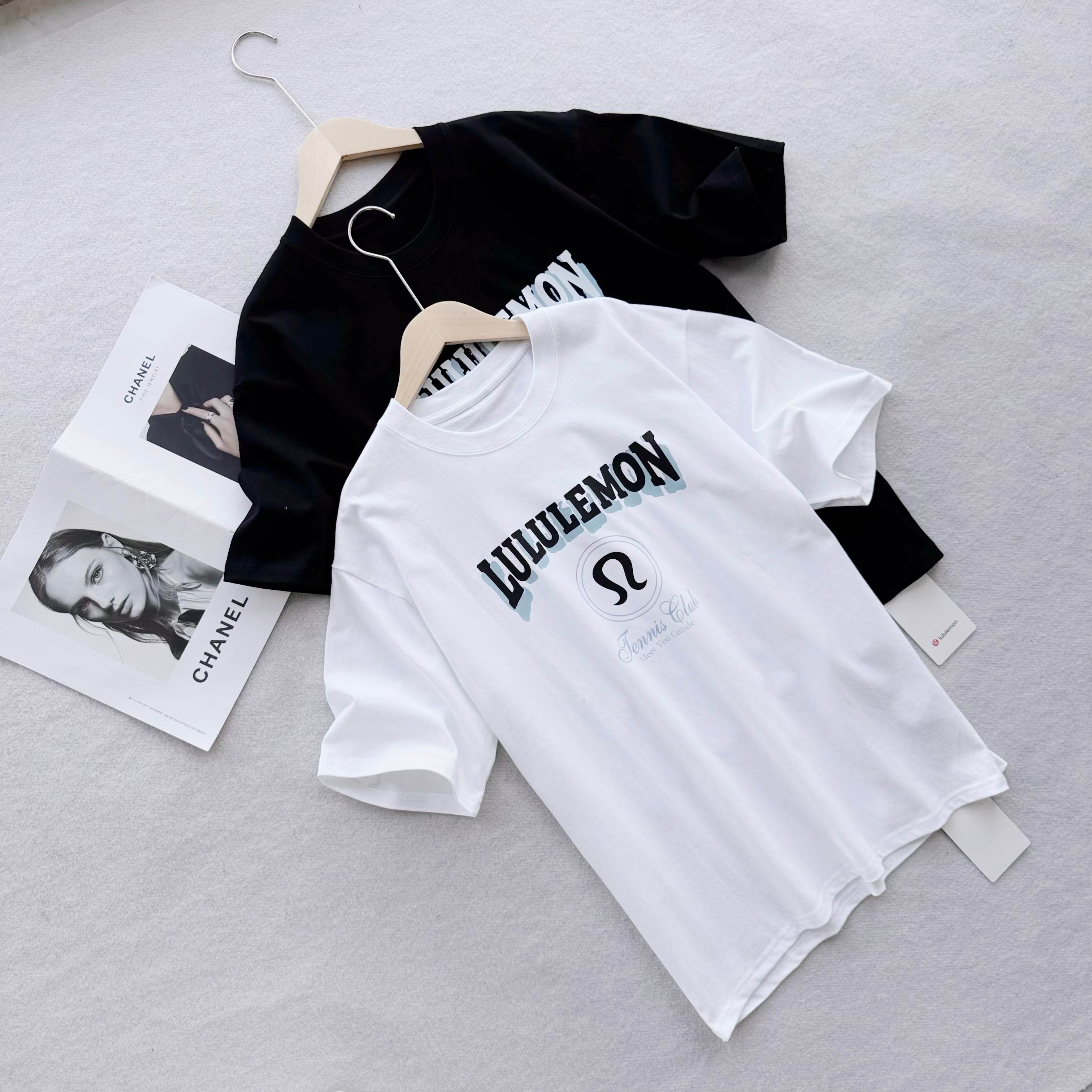 lululemon short-sleeved T-shirt