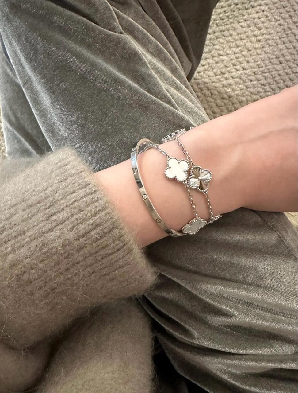 Van Cleef & Arpels White Mother-of-Pearl Four-Leaf Clover Five-Flower Bracelet