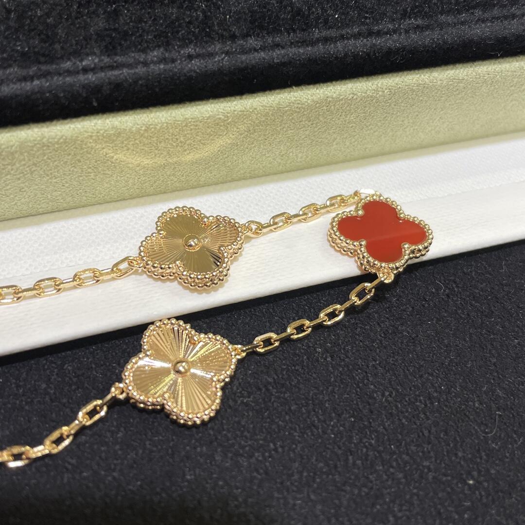 Van Cleef & Arpels rose gold carnelian carved four-leaf clover five-flower bracelet