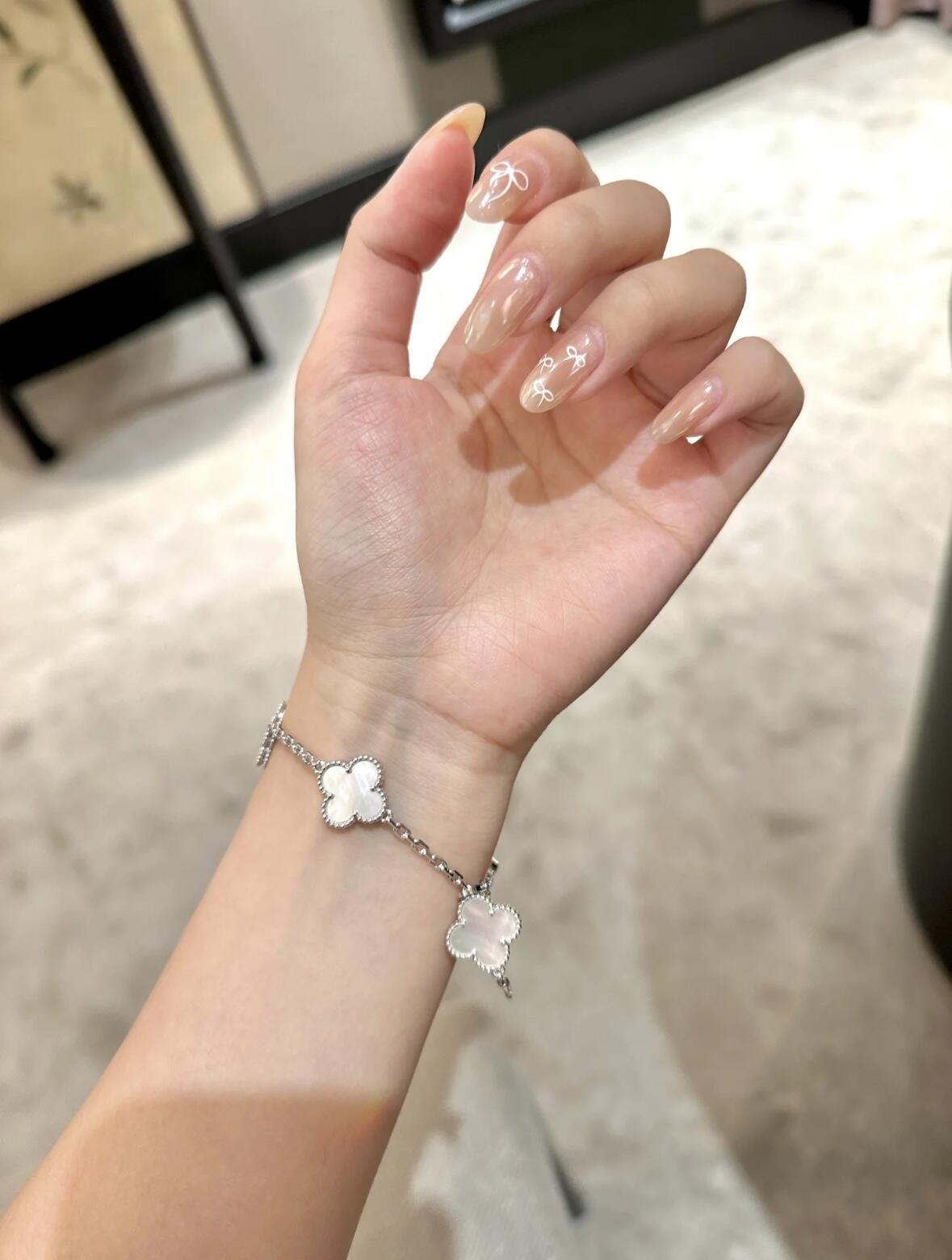Van Cleef & Arpels White Mother-of-Pearl Four-Leaf Clover Five-Flower Bracelet