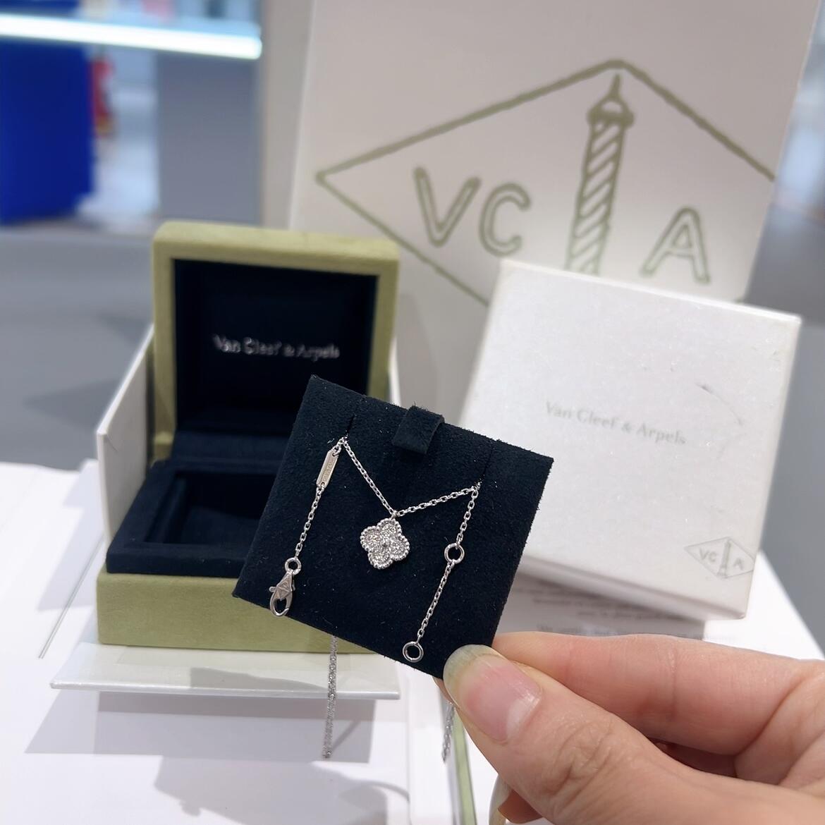 Van Cleef & Arpels Mini Four-Leaf Clover Diamond Solitaire Necklace
