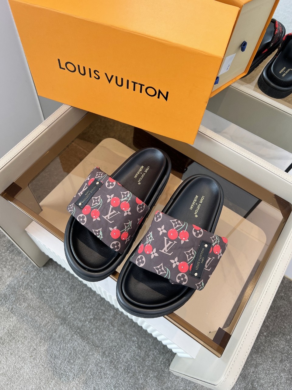 LV spring and summer new slippers