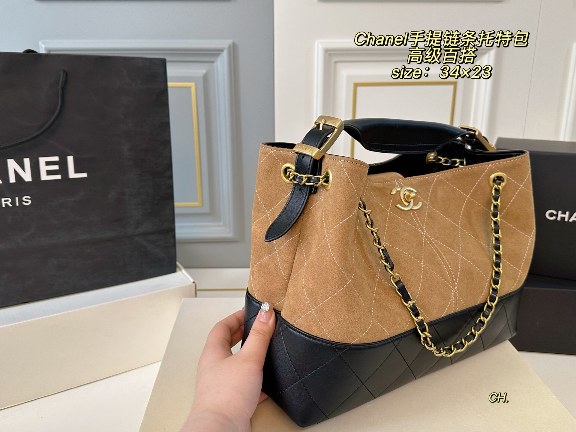 Chanel's new 25A hobo hand-held chain tote bag