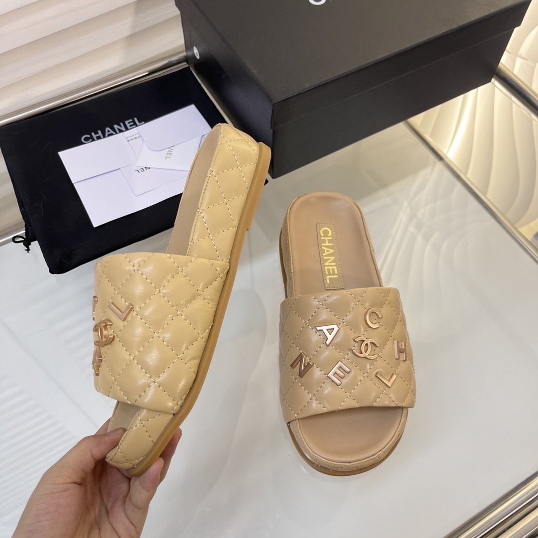 Chanel flat flip flops