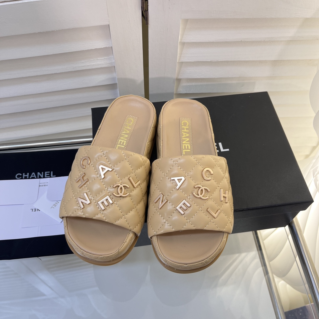 Chanel flat flip flops