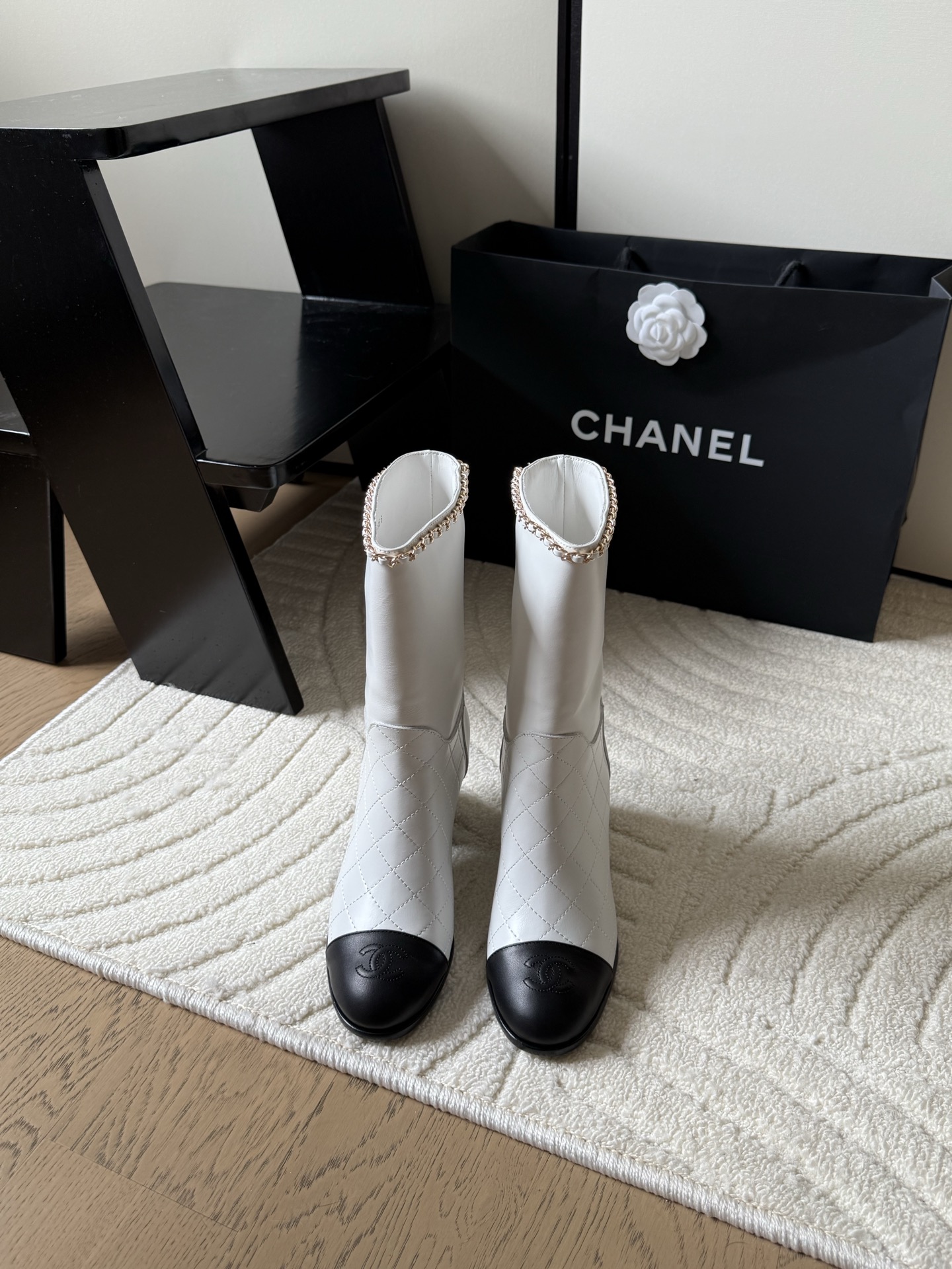 Chanel 25K new chain boots for autumn and winter