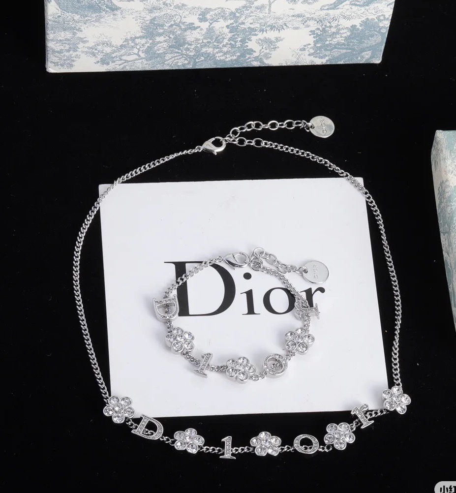 Dior letter flower necklace bracelet