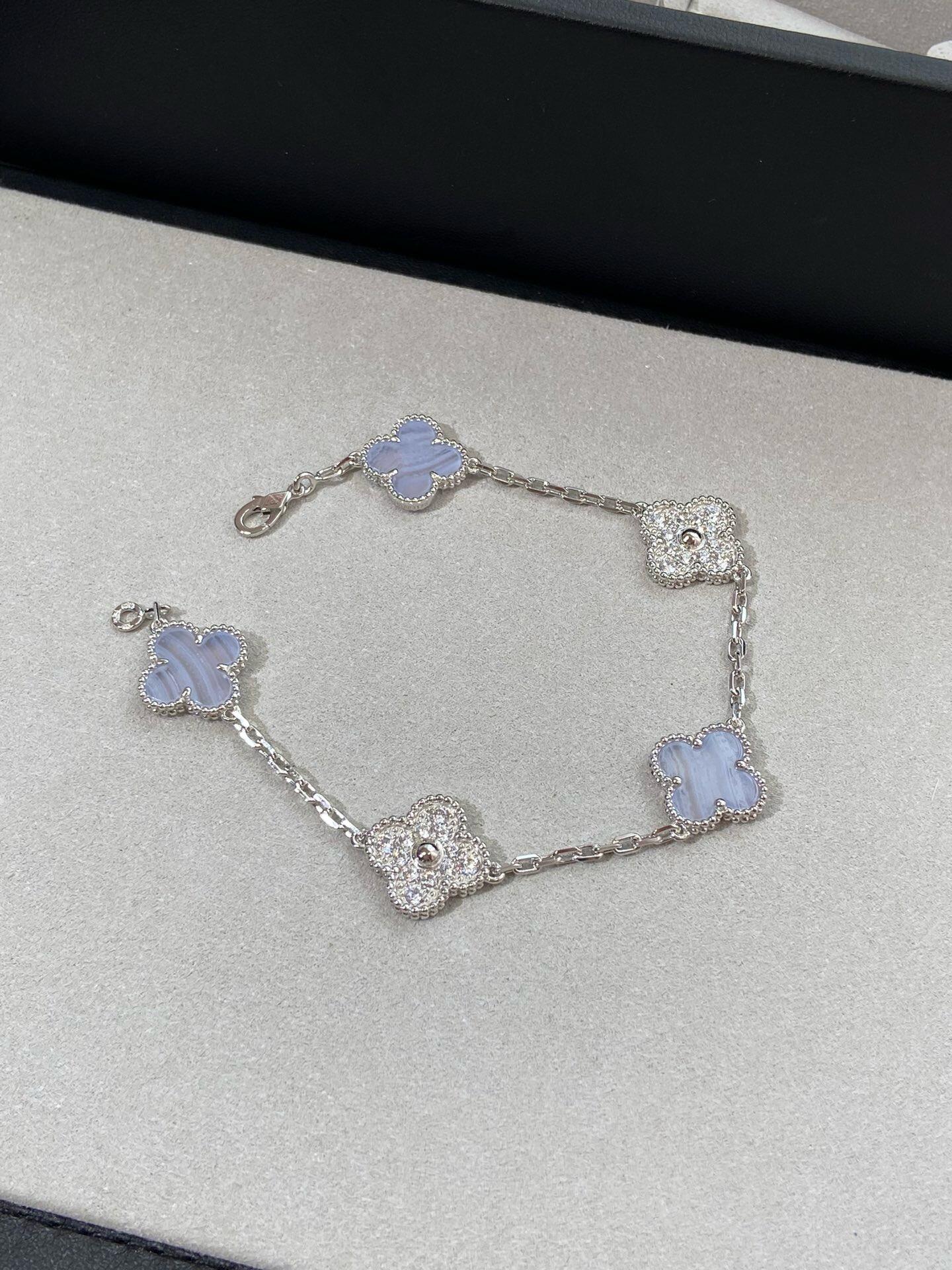 Van Cleef & Arpels four-leaf clover five-flower bracelet