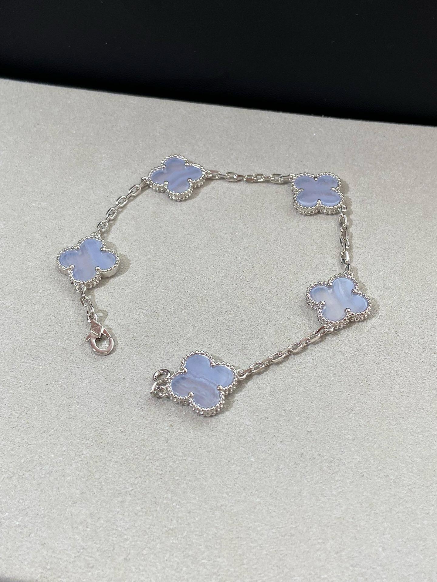 Van Cleef & Arpels four-leaf clover five-flower bracelet