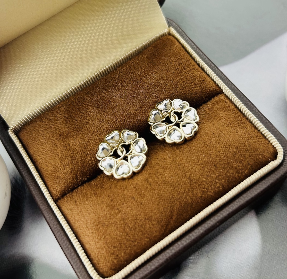 Chanel elegant earrings