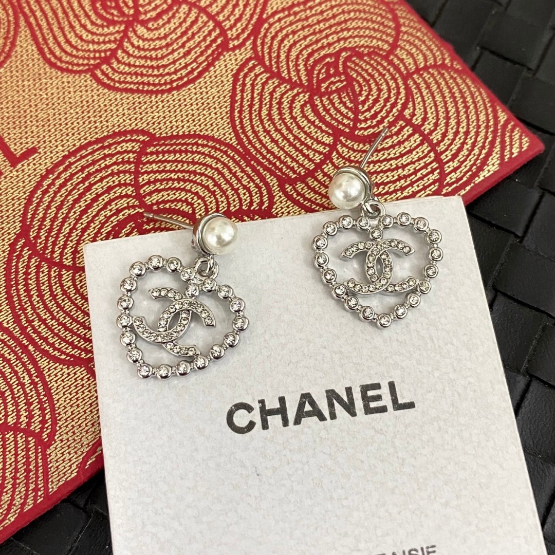 Chanel hollow heart pearl letter earrings