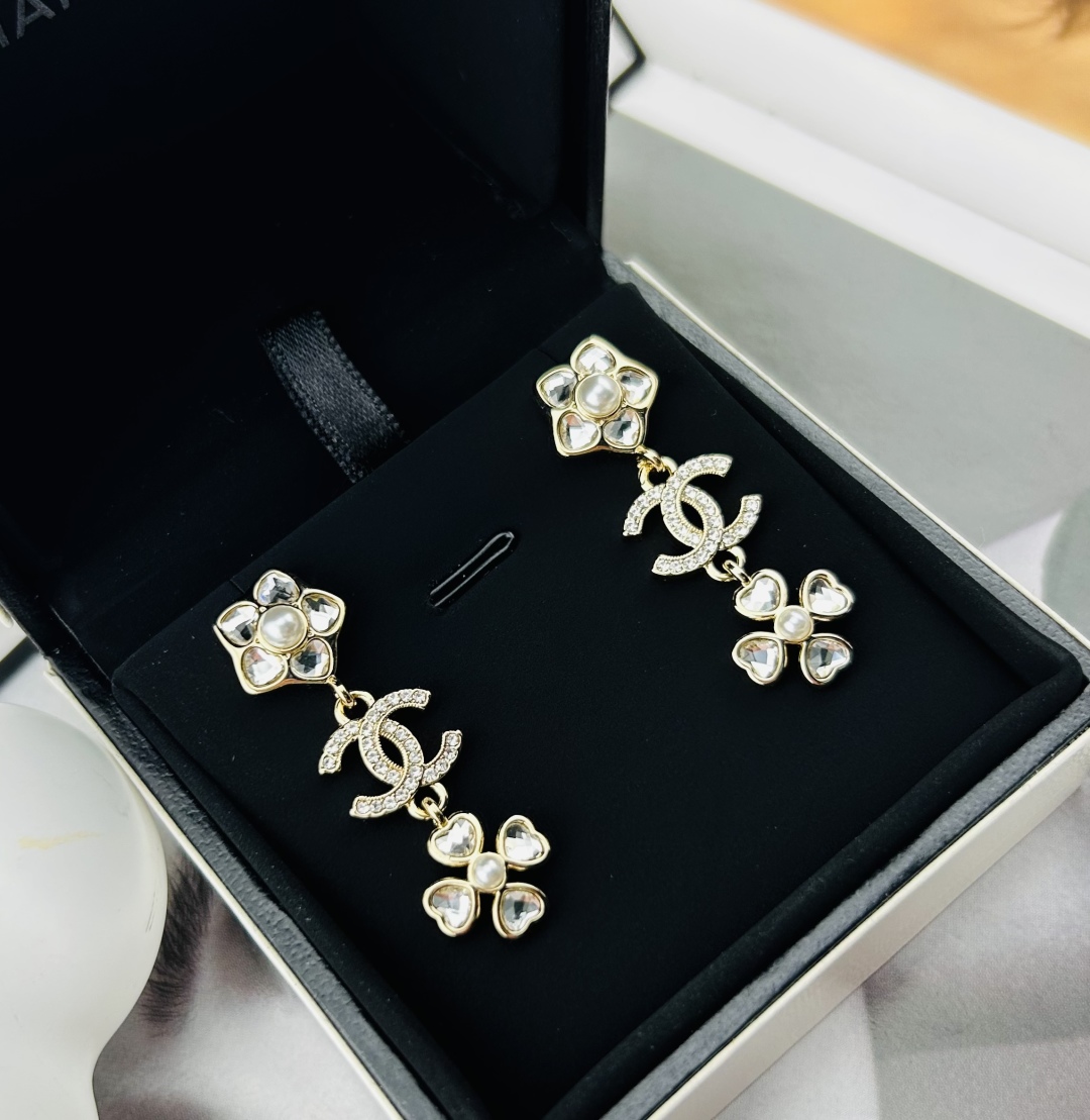 Chanel Elegant Simple Earrings