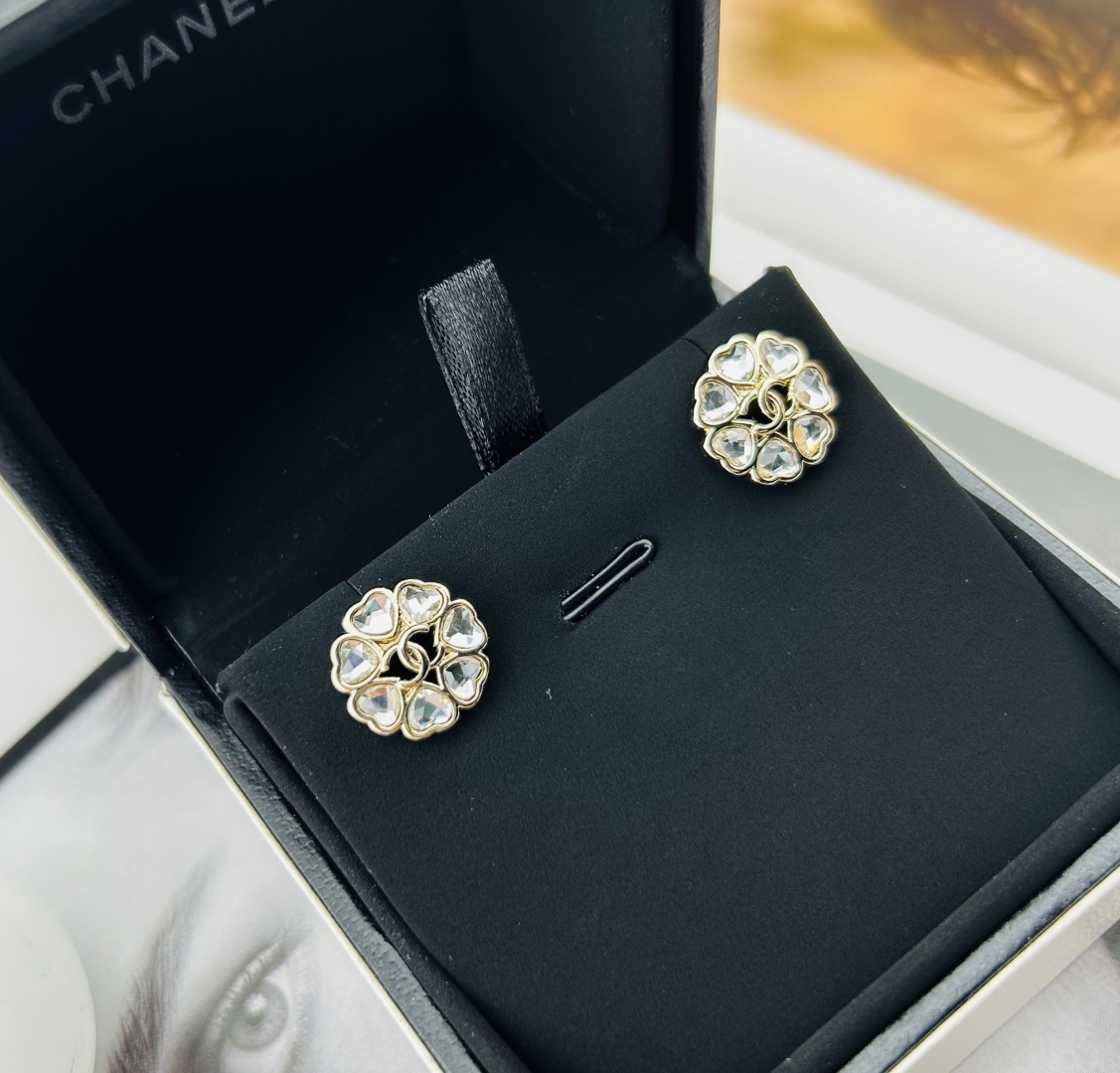 Chanel elegant earrings