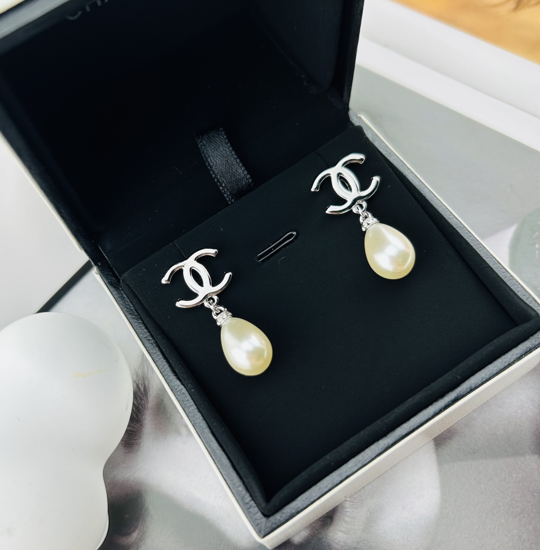 Chanel pearl earrings