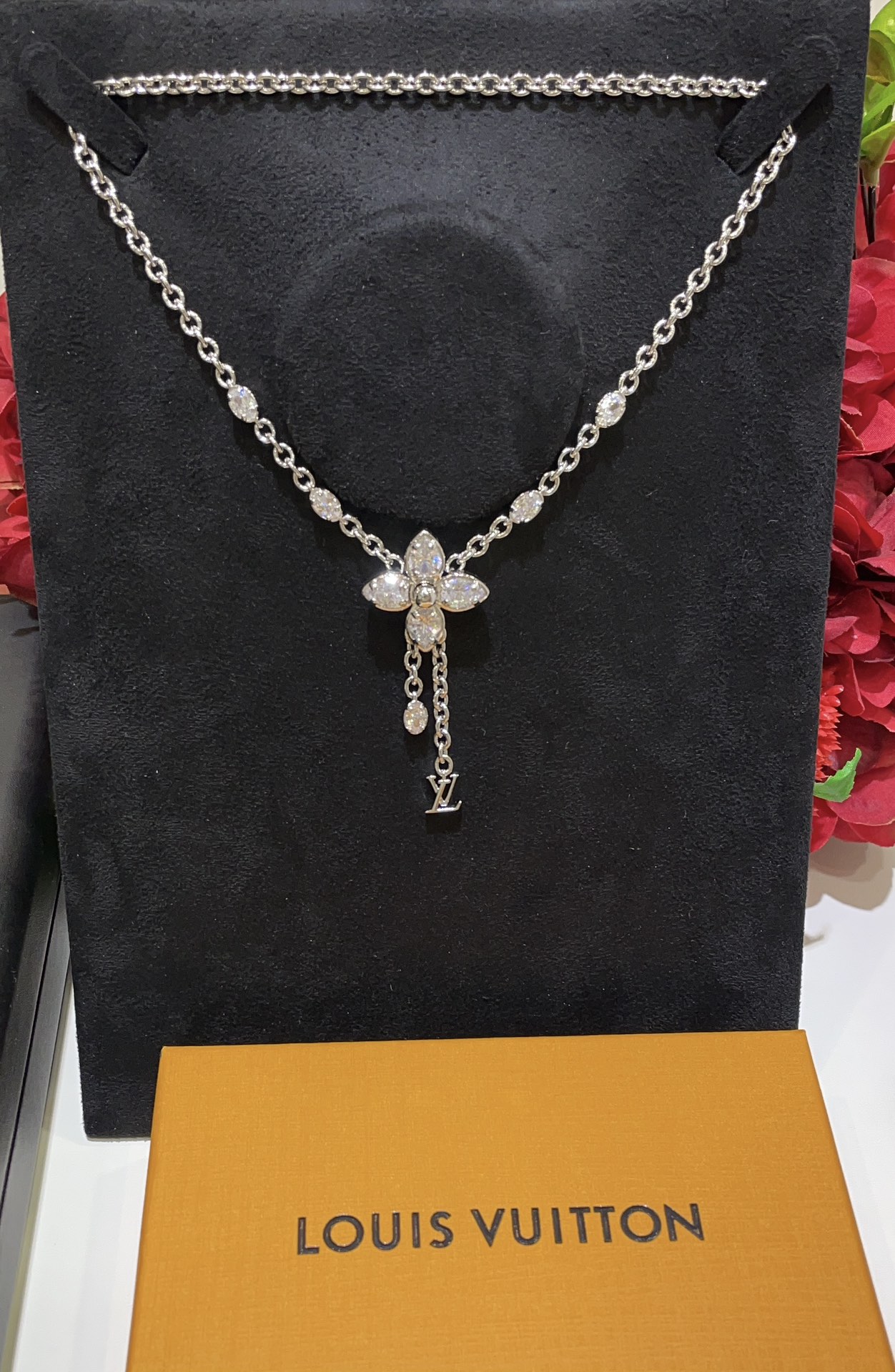 LV new plum blossom diamond tassel necklace